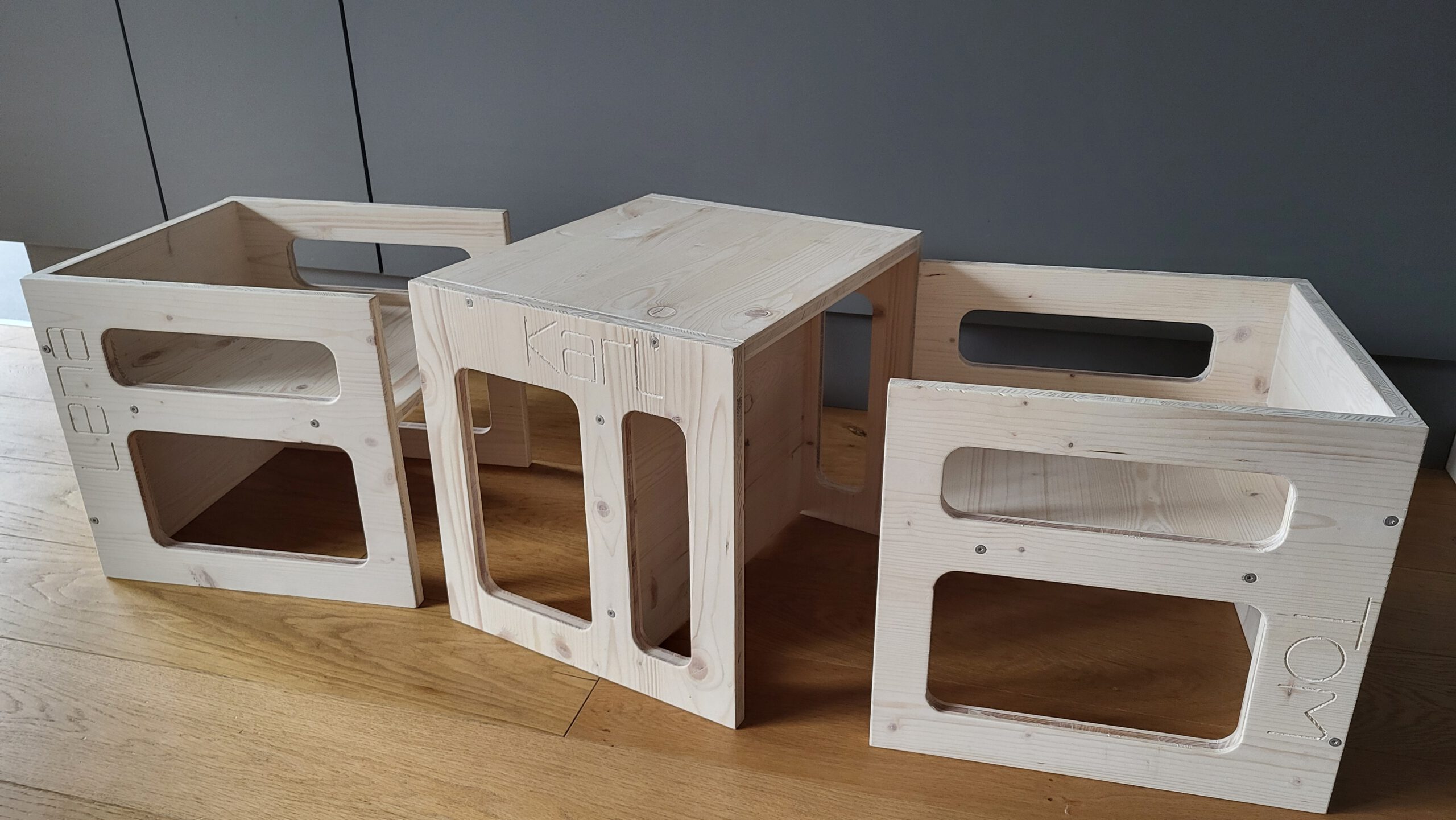 Kindermöbel mit eingefrästen Namen